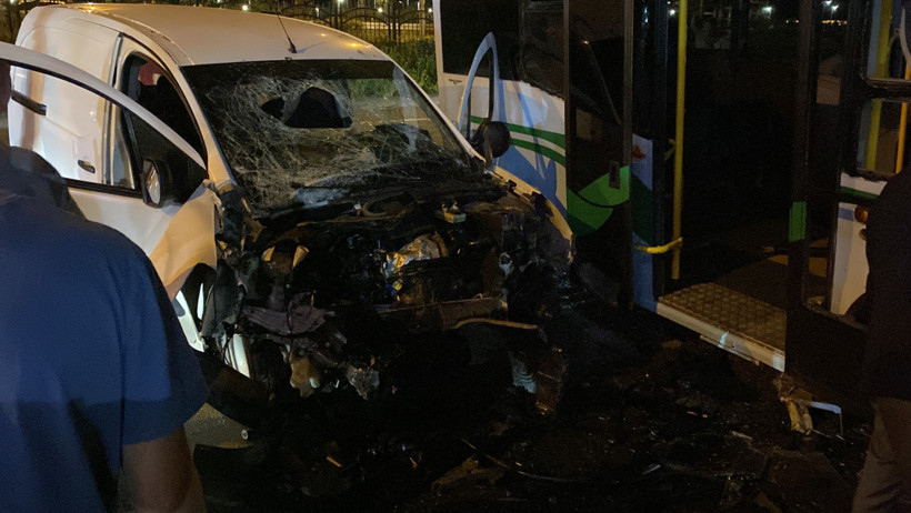 Rize'de gece yarısı can pazarı: Yolcu minibüsü ile araç çarpıştı, 10 yaralı - Resim : 2