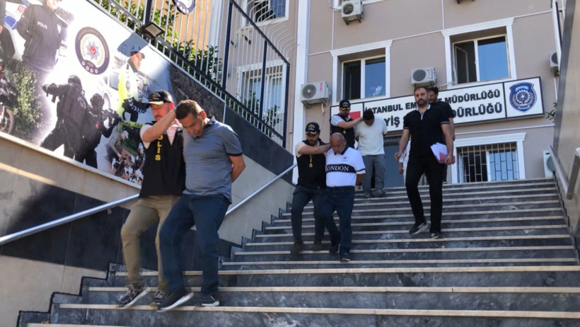 1,5 milyon liralık film gibi hırsızlık: Camı kırıp çantayı çaldılar - Resim : 1