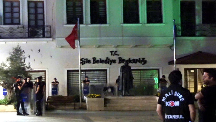 Şile Belediye Başkanı Özgür Kabadayı gözaltına alındı - Resim : 1