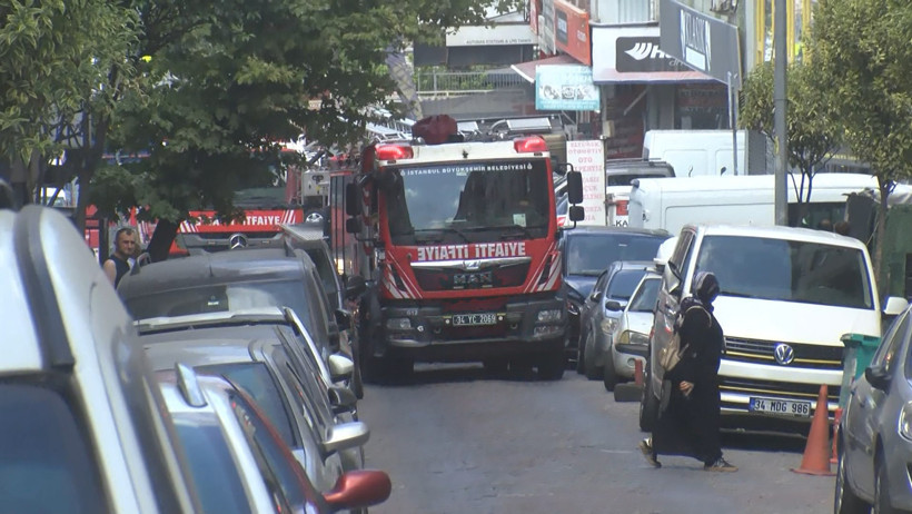 Bahçelievler'de yangın: 3 kişi mahsur kaldı - Resim : 1