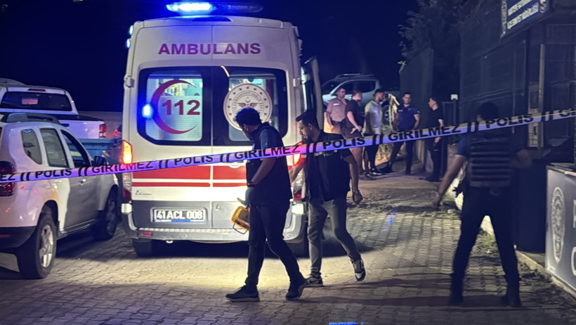 Emniyet önünde silahlı kavga: 2 yaralı - Resim : 1