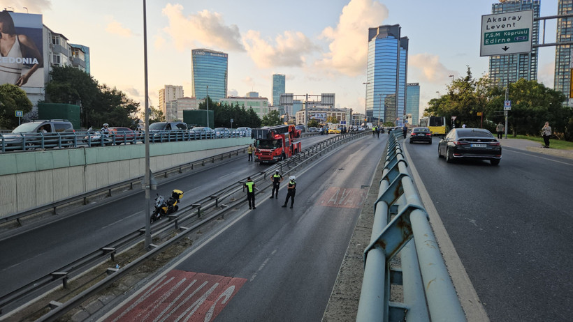 Beşiktaş’ta otobüs alev aldı - Resim : 1