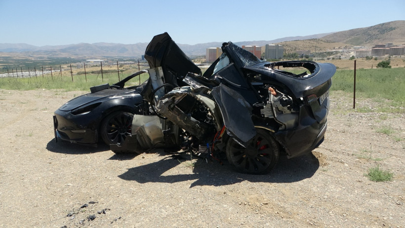 İkiye bölünen Tesla'daki iki hemşire öldü - Resim : 1