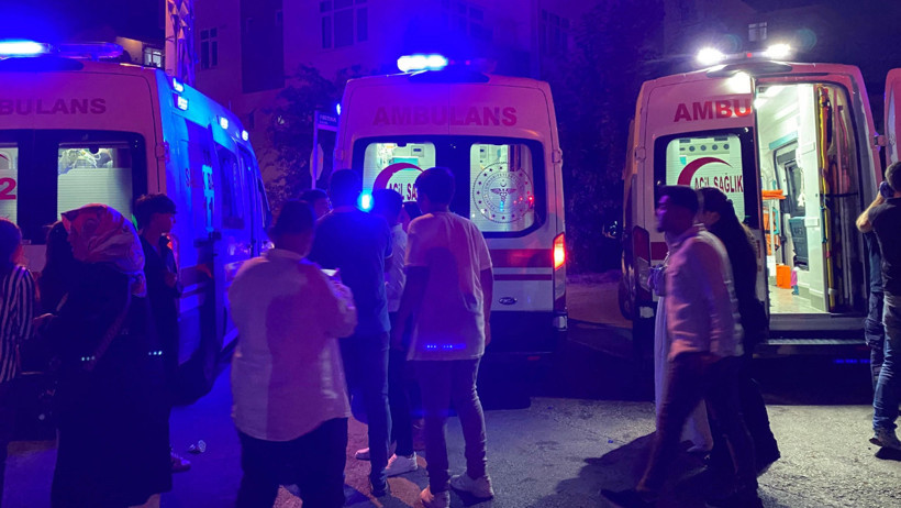 Düğün salonunda korkutan yangın: 2’si çocuk 4 kişi dumandan etkilendi - Resim : 2