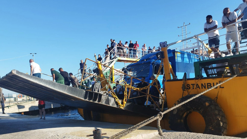 Feribotta korku dolu anlar! 200 yolcu tahliye ediliyor - Resim : 6