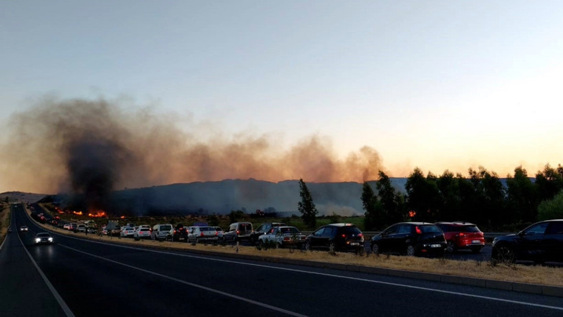 Büyük panik! Yangın büyüdü, alevler otoyola ulaştı - Resim : 2