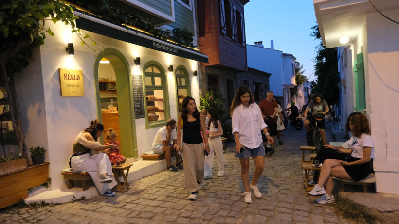 Bozcaada tatilde hıncahınç doldu: Seferler yetmedi - Resim : 1
