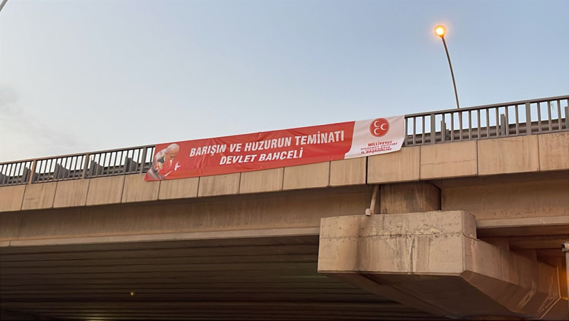 Diyarbakır surlarına MHP bayrağı asıldı - Resim : 2