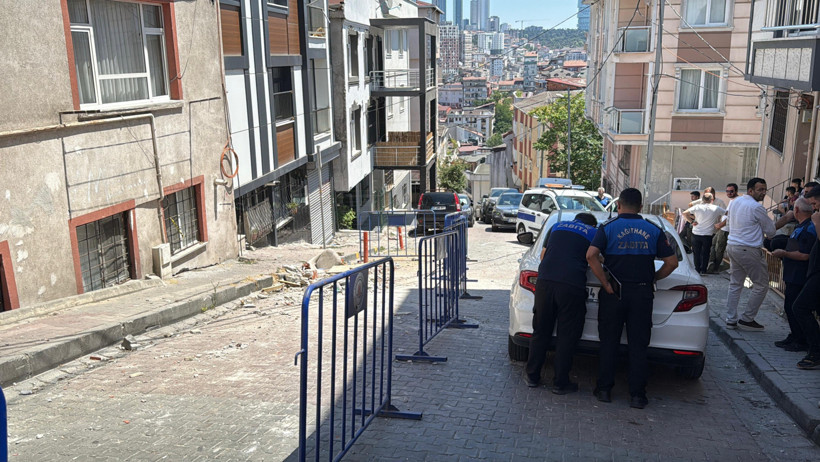 Kağıthane’de balkon çöktü: Bina mühürlendi - Resim : 1