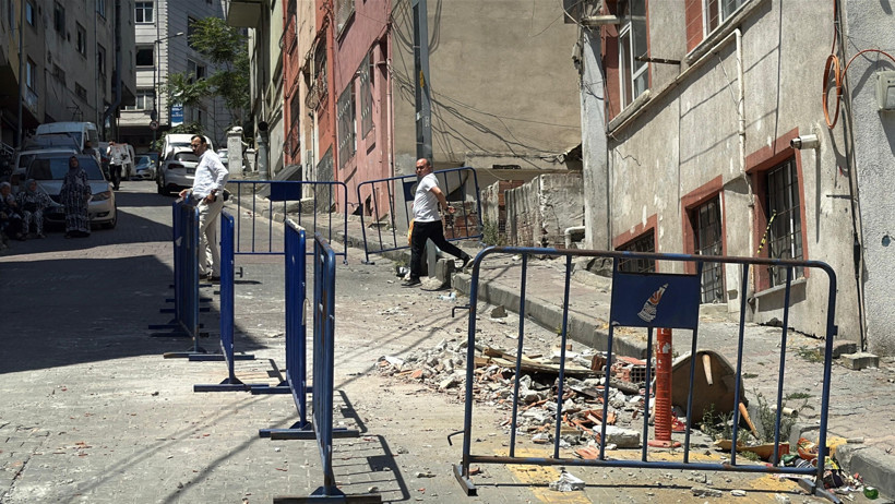 Kağıthane’de balkon çöktü: Bina mühürlendi - Resim : 2