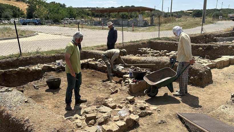Antik liman kenti Parion'da 11'inci yüzyıla ait mezar grubu bulundu - Resim : 1