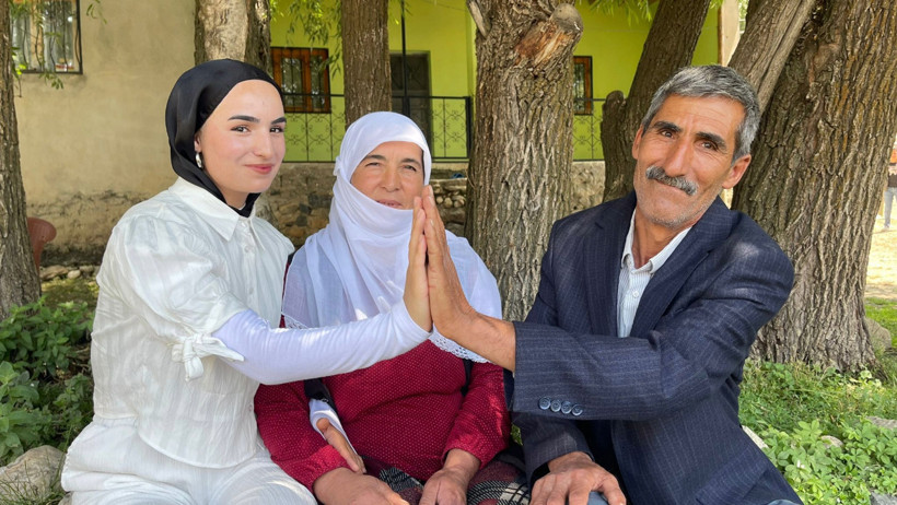 YKS çıkışında babası çiçeklerle karşılamıştı: Çimen'in puanı belli oldu