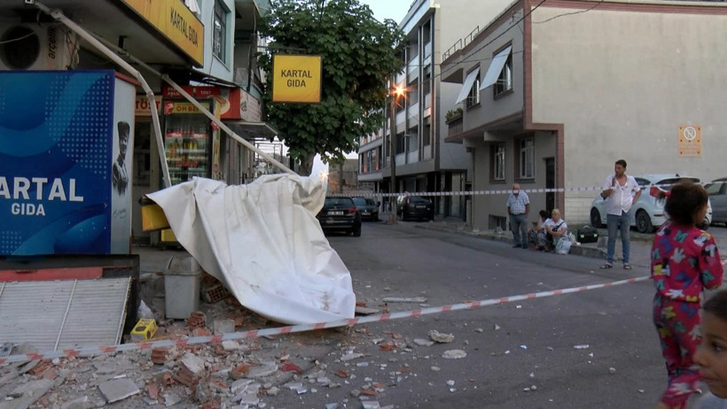 Balkon çöktü, bina mühürlendi - Resim : 1