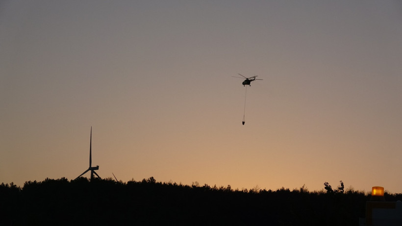İzmir'deki orman yangını 2. gününde: Hasar havadan görüntülendi - Resim : 1