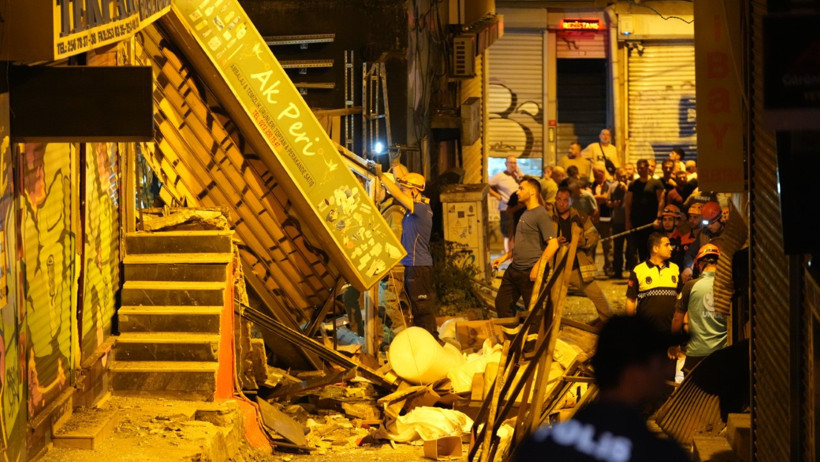Beyoğlu’nda patlama: Bina çöktü - Resim : 2