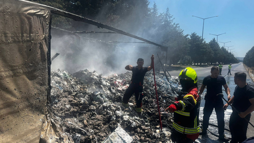 Devrilen tır küle döndü - Resim : 1