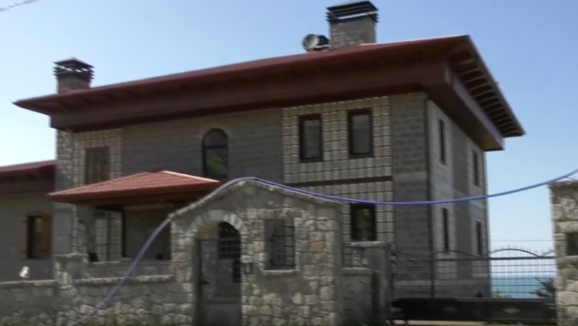 15 yıl AKP'den seçilerek belediye başkanlığı yaptı: Doğru, evimin ruhsatı yok - Resim : 1