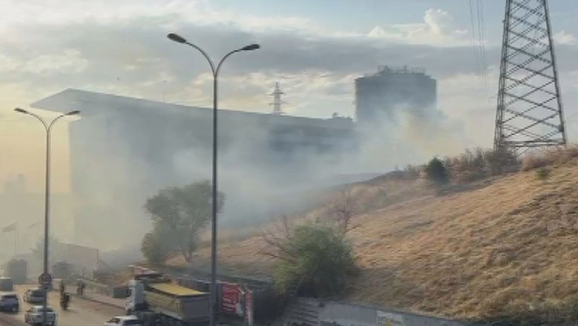 İstanbul'da otluk alanda yangın - Resim : 1