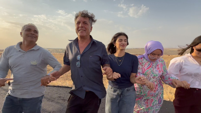 Asfalt halayı: 50 yıl sonra Mardin'e döndüler, villaları var ama yolları yoktu - Resim : 1