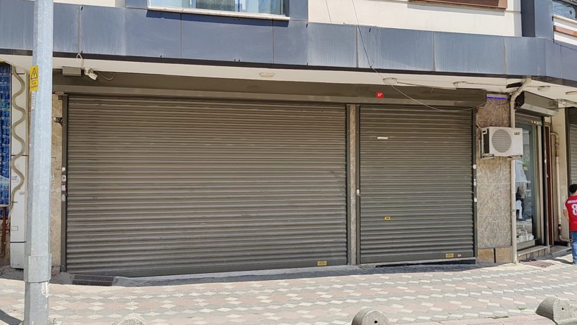 Teksas değil Zeytinburnu! Güpegündüz emlak ofisine kurşun yağdırdılar - Resim : 1