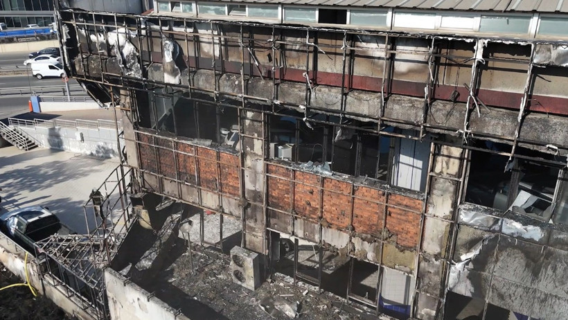 Sıfır araç bayisinde yangın - Resim : 3