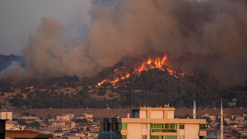İzmir’de yangın: Minibüste başladı, ormana sıçradı - Resim : 3