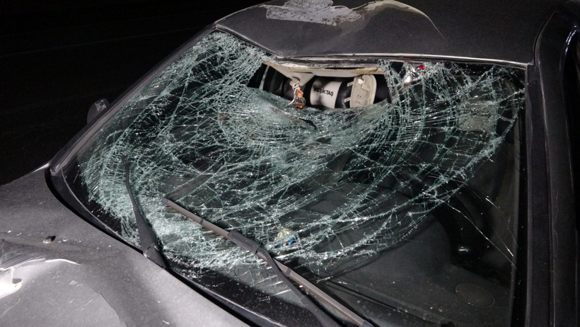 Otomobilinden indiği gibi kaza geçirip yaşamını yitirdi - Resim : 1