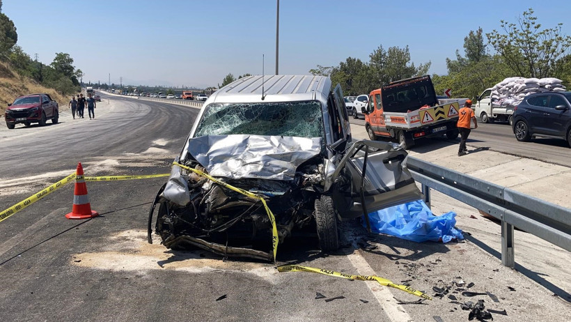 Burdur'da feci kaza: Aynı aileden üç kişi hayatını kaybetti - Resim : 1