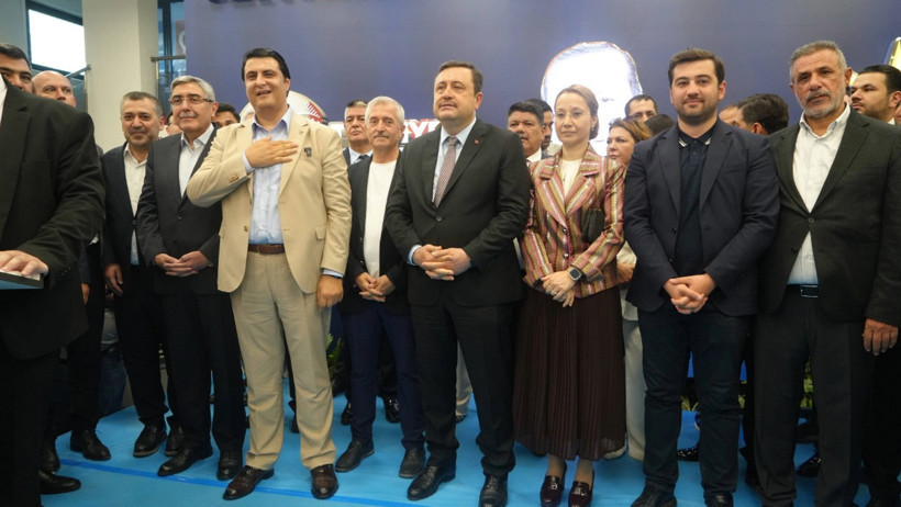 CHP'den AKP'ye geçen başkan böyle karşılandı - Resim : 3