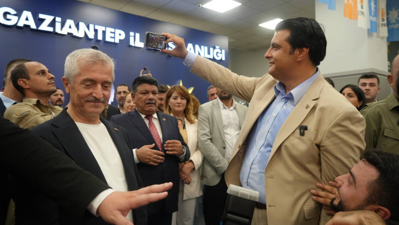 CHP'den AKP'ye geçen başkan böyle karşılandı - Resim : 2