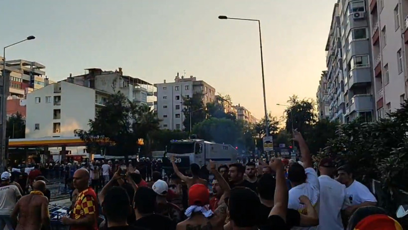 İzmir karıştı, polis taraftarlara TOMA ile müdahale etti - Resim : 1