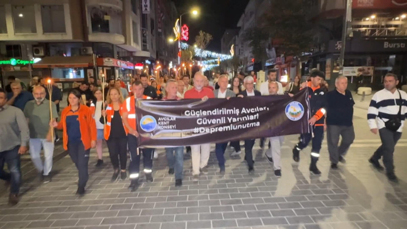 17 Ağustos depreminin üzerinden 26 yıl geçti ama acı hâlâ taze - Resim : 4