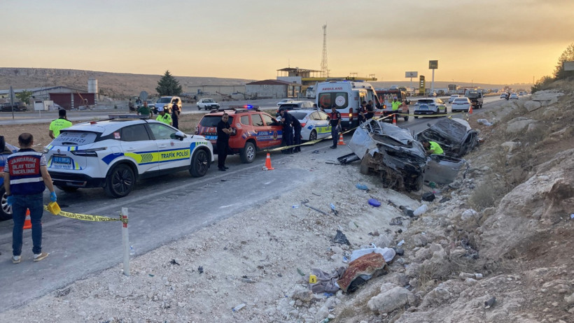 Gaziantep-Nizip Karayolu’nda feci kaza: 3 ölü, 3 yaralı - Resim : 1