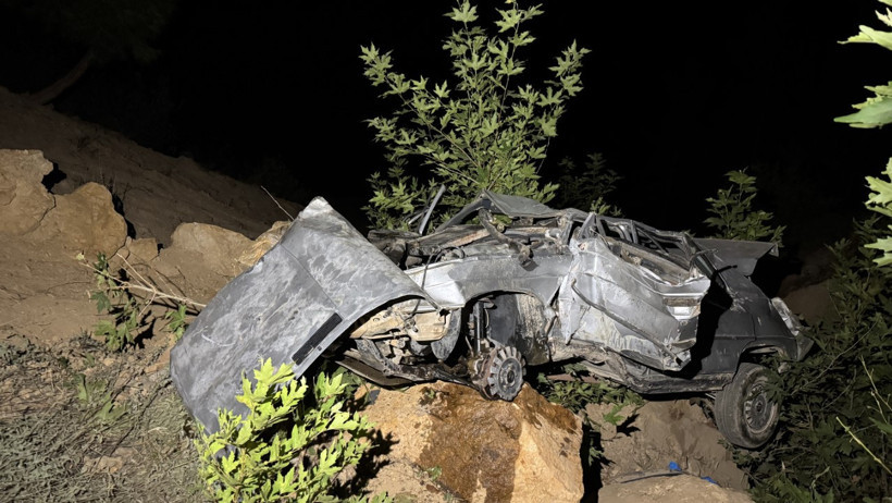 Uçuruma yuvarlanan araçtaki 5 kişi öldü - Resim : 1