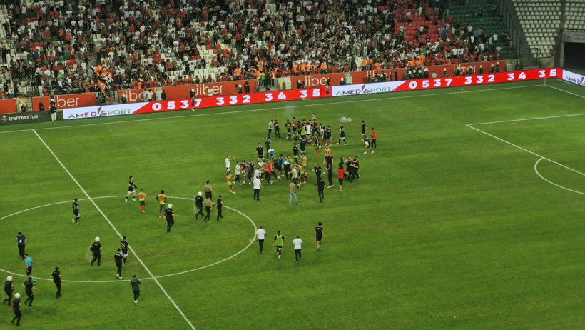 Diyarbakır’da olaylı maç: Amed-Erzurum karşılaşmasında ortalık karıştı - Resim: 12