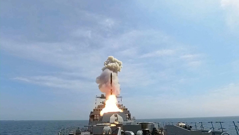 Rus donanmasından gövde gösterisi: Füze fırlattılar - Resim : 1