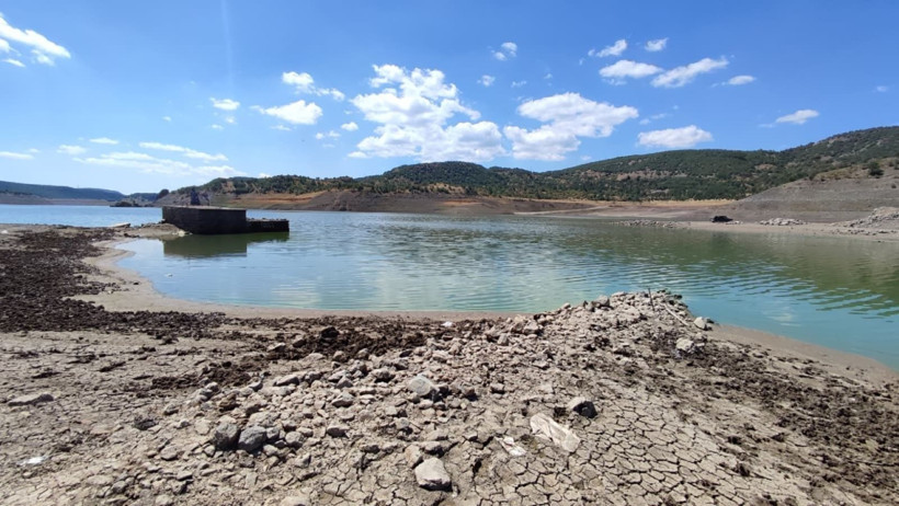 Baraj suyu çekildi, eski yerleşim yerleri ortaya çıktı - Resim: 4