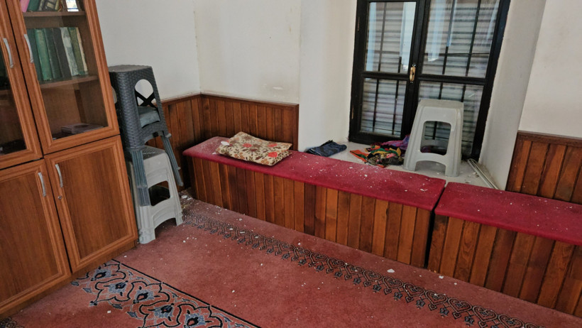 Sındırgı depreminde hasar gören tarihi cami ibadete kapatıldı - Resim : 1