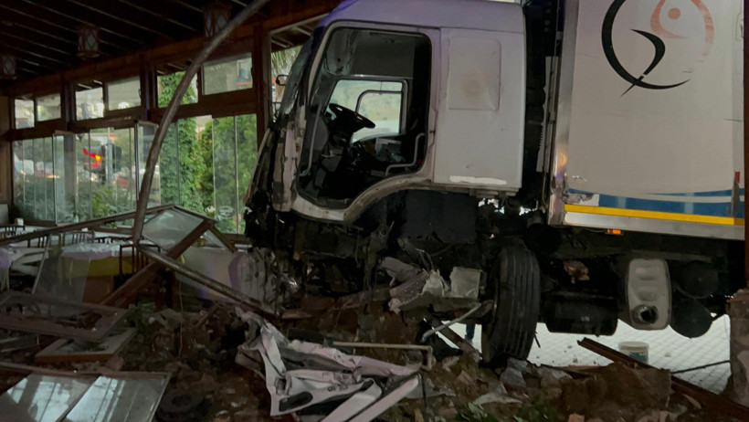 Önüne kattığı araçla bir iş yerine daldı - Resim : 1