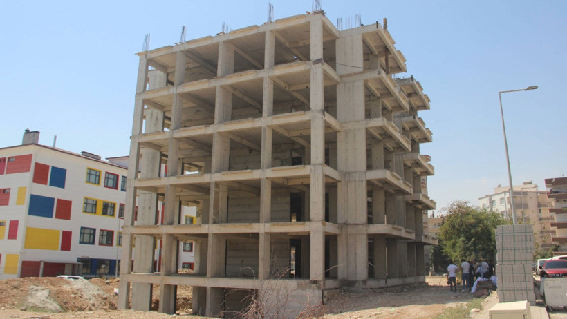 Müteahhit kendisini ihbar etti, binasını yıktırdı - Resim : 1