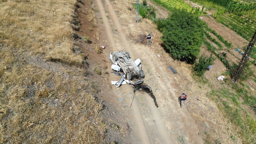 Hakkari'de feci kaza: 2 ölü, 1 yaralı - Resim : 1