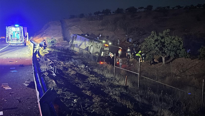 Şanlıurfa'da yolcu otobüsü devrildi: 30 kişi yaralandı - Resim : 3