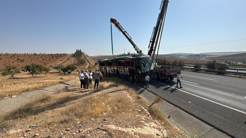 Şanlıurfa'da yolcu otobüsü devrildi: 30 kişi yaralandı - Resim : 1