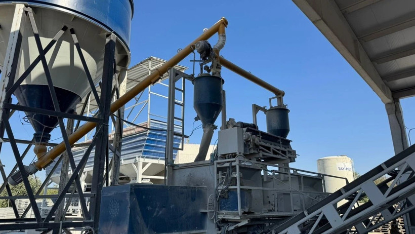 Fabrikada feci kaza: İşçi beton mikserine düşerek can verdi - Resim : 1