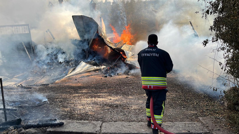 Damat kayınpederine kızdı 12 yapıyı yaktı - Resim : 1