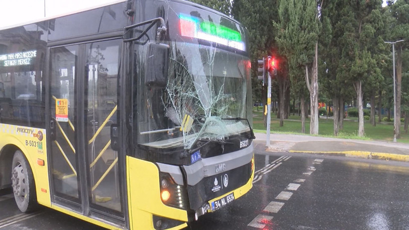 İstanbul'da peş peşe İETT otobüsü kazaları - Resim : 2