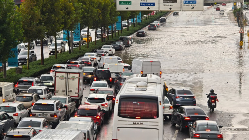 Meteoroloji uyarmıştı: Ankara ve Bolu'da yollar göle döndü - Resim : 1