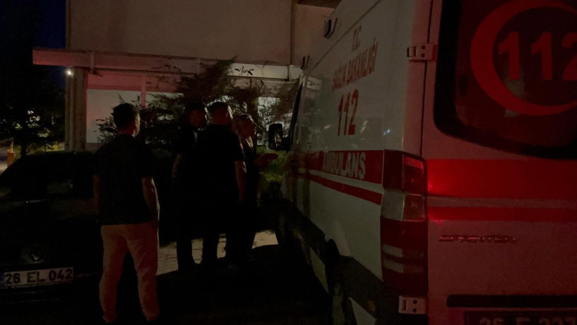 Ambulansı kilometrelerce kovalayıp, başhekimlik bahçesine bir minibüs adam çağırdılar - Resim : 1