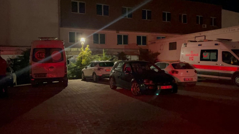 Ambulansı kilometrelerce kovalayıp, başhekimlik bahçesine bir minibüs adam çağırdılar - Resim : 3