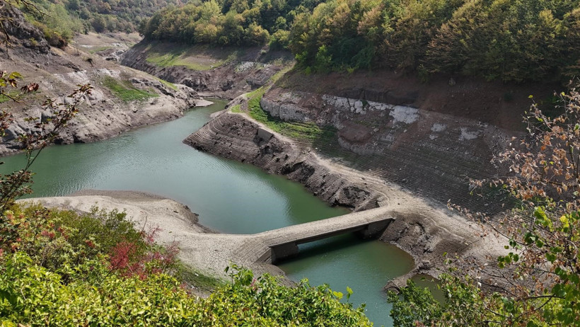 Yuvacık Barajı’nda su seviyesi yüzde 31’e düştü: Tarihi köprü ortaya çıktı - Resim : 2